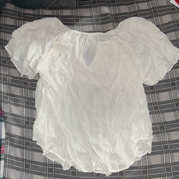 White top - Picture 3 of 5